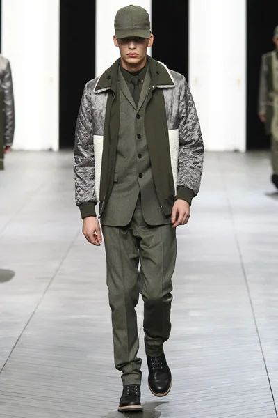 Look 28